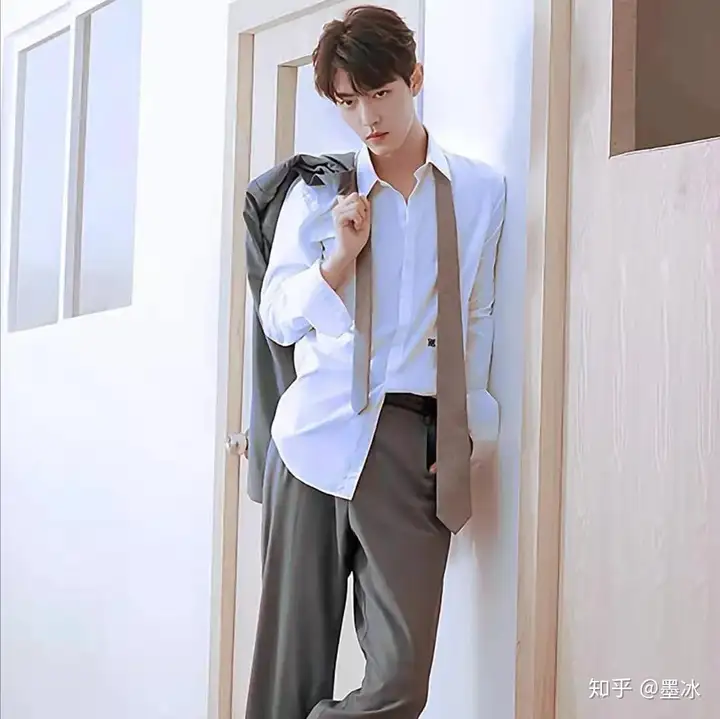 蹭肖战热度后续,品牌方称衣服是假的,央视点名批评谈莉娜!