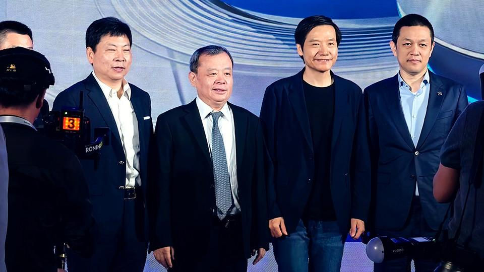 雷军余承东李斌推动,汽车不降价新联盟,暗中成型?