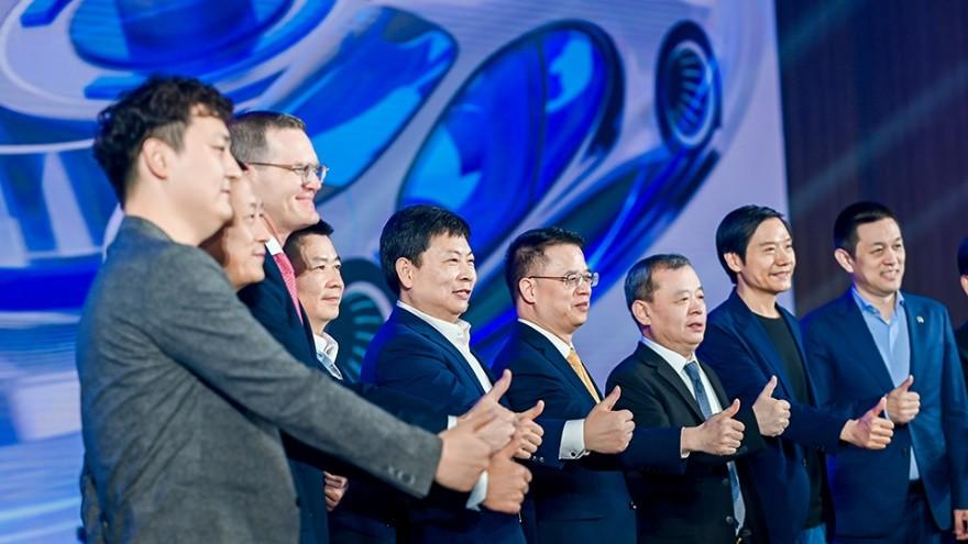 雷军余承东李斌推动,汽车不降价新联盟,暗中成型?