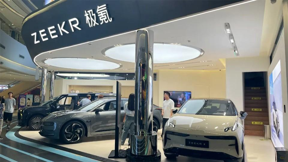 雷军余承东李斌推动,汽车不降价新联盟,暗中成型?