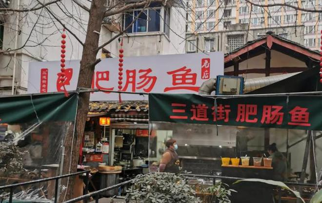 成都有名十大苍蝇馆子之一,环境简陋四处漏风,10多年天天爆满
