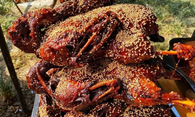 成都有名十大苍蝇馆子之一,环境简陋四处漏风,10多年天天爆满