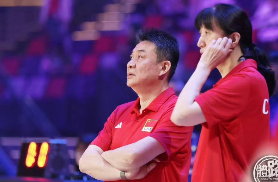 李盈莹朱婷口径一致,让记者去问蔡斌,中国女排两大主攻或有不满