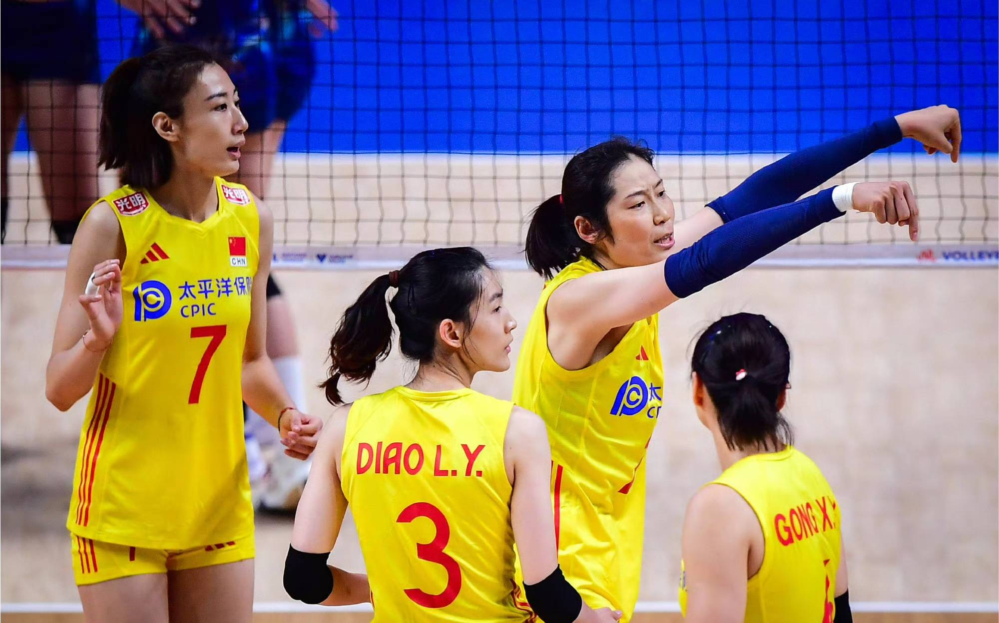 李盈莹朱婷口径一致,让记者去问蔡斌,中国女排两大主攻或有不满