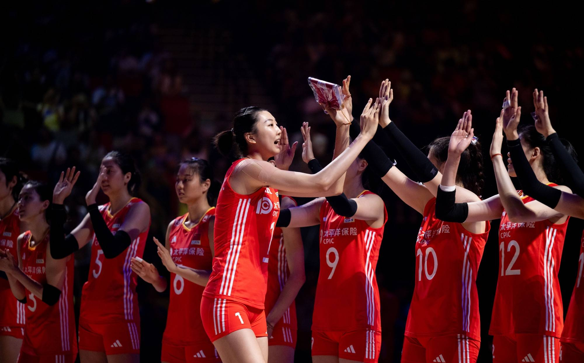 李盈莹朱婷口径一致,让记者去问蔡斌,中国女排两大主攻或有不满