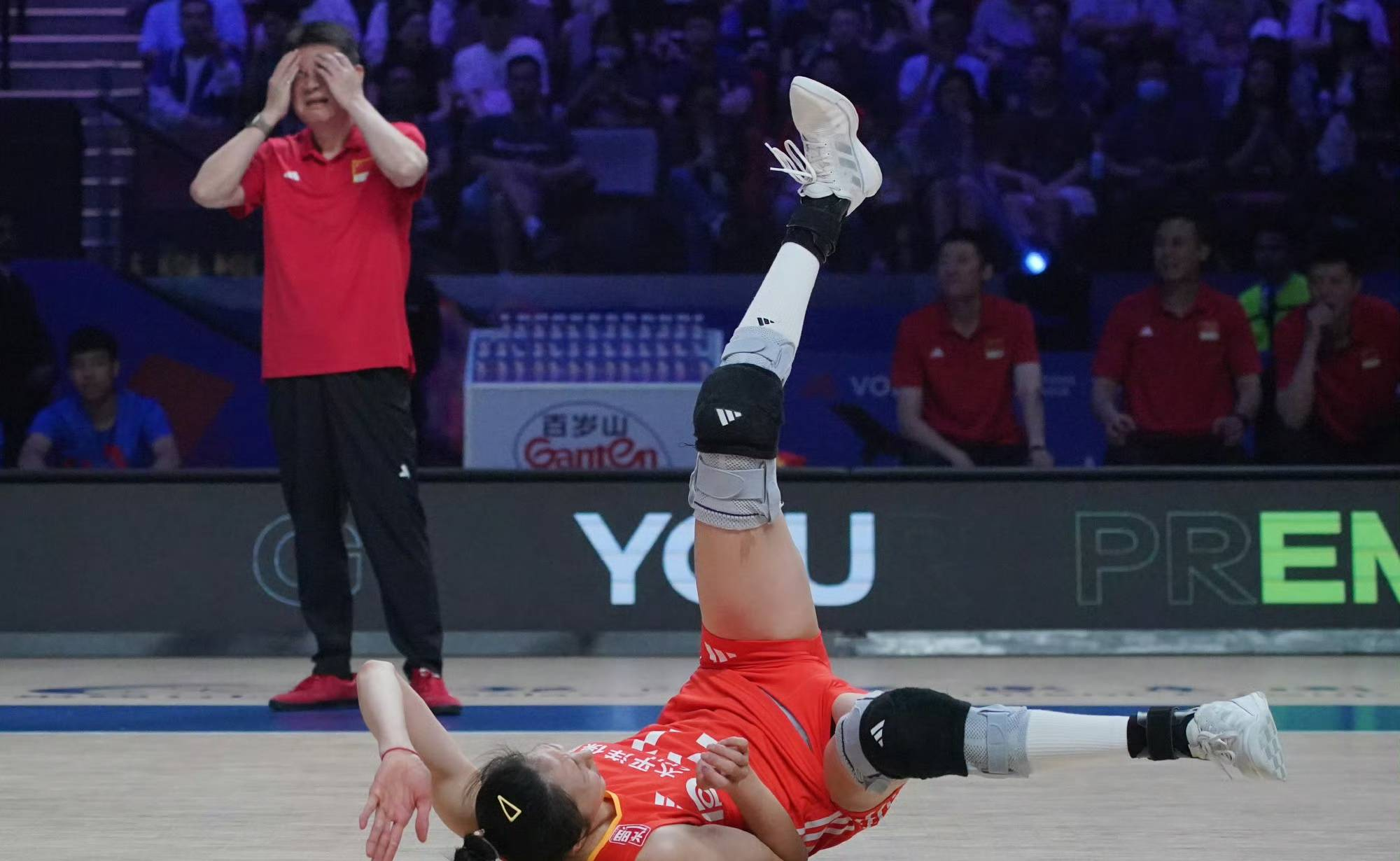 李盈莹朱婷口径一致,让记者去问蔡斌,中国女排两大主攻或有不满