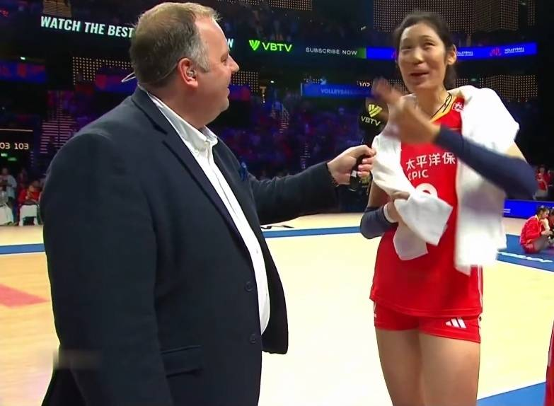 李盈莹朱婷口径一致,让记者去问蔡斌,中国女排两大主攻或有不满