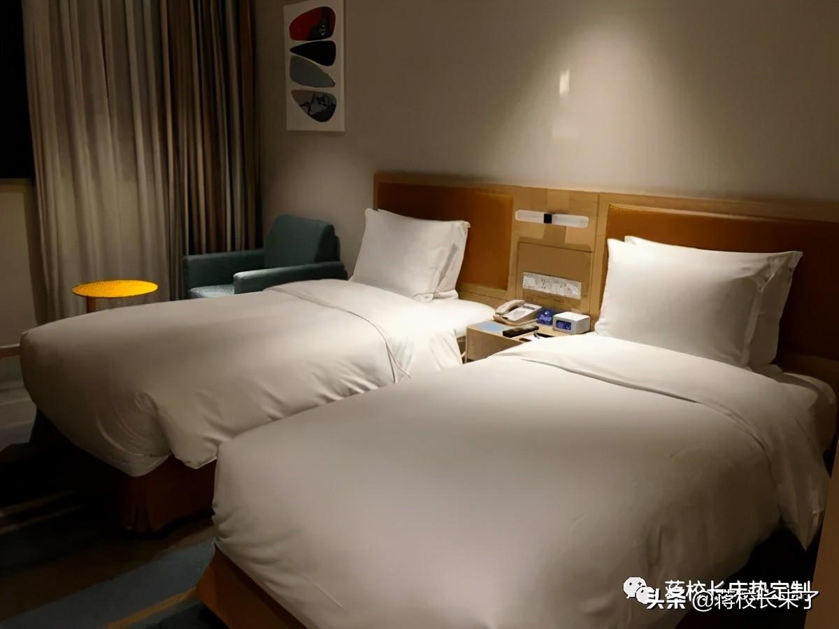酒店“冷知识”:为何酒店的被子都要压在床垫下面?-高级酒店的被子为什么都塞在床下