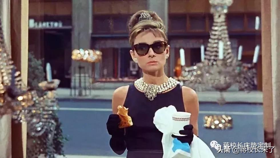 酒店“冷知识”:为何酒店的被子都要压在床垫下面?-高级酒店的被子为什么都塞在床下