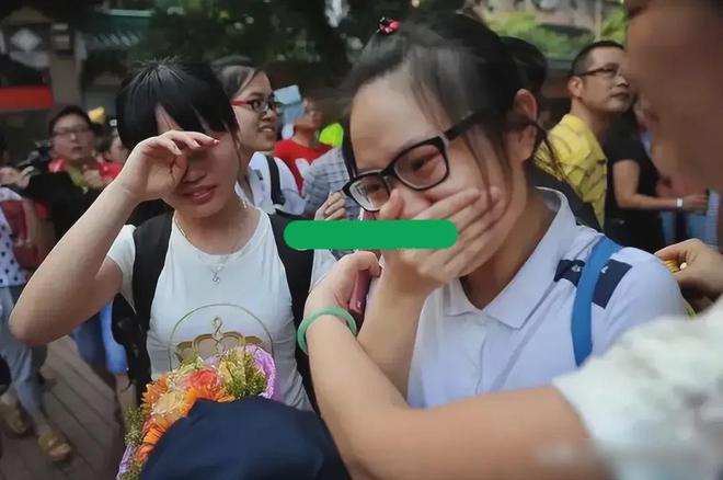 新高考英语太难!各地考生叫苦连天!专家:这样命题导致惨烈内卷-新高考英语难不难2024