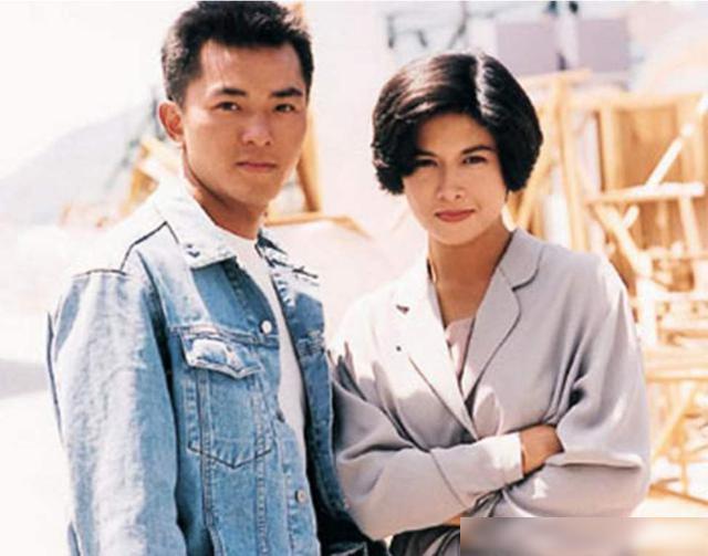 郑伊健蒙嘉慧现日本游玩,骑单车一路说笑好甜蜜,结婚7年如热恋-郑伊健蒙嘉慧合作电视剧