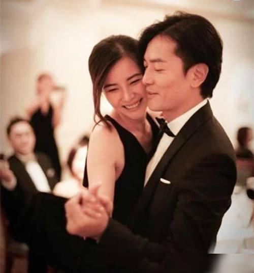 郑伊健蒙嘉慧现日本游玩,骑单车一路说笑好甜蜜,结婚7年如热恋-郑伊健蒙嘉慧合作电视剧