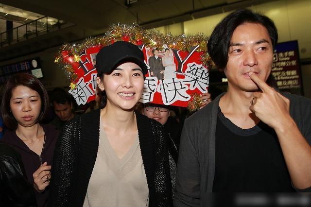 郑伊健蒙嘉慧现日本游玩,骑单车一路说笑好甜蜜,结婚7年如热恋-郑伊健蒙嘉慧合作电视剧