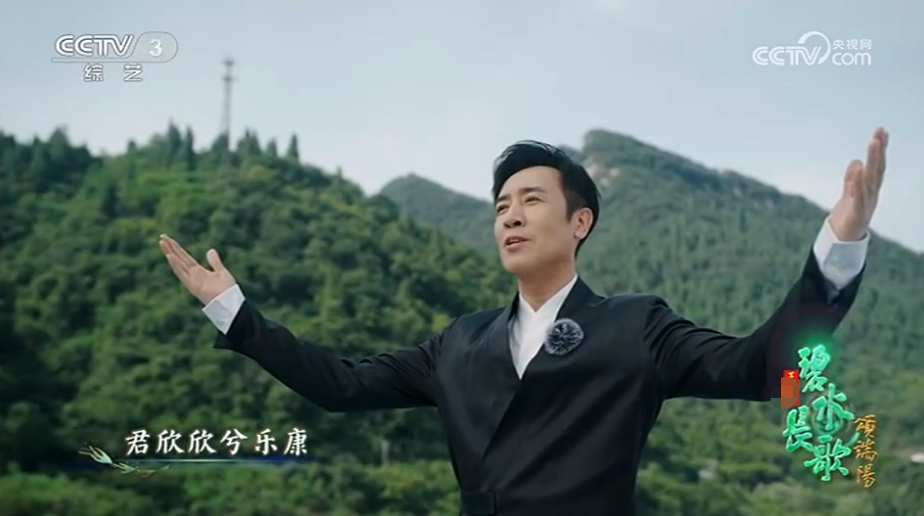 央视端午晚会,毛晓彤团扇一摇陶醉月亮,78岁鲍国安三峡朗诵绝了-2023年央视端午晚会男女对唱视频