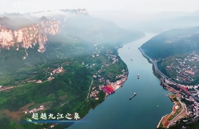 央视端午晚会,毛晓彤团扇一摇陶醉月亮,78岁鲍国安三峡朗诵绝了-2023年央视端午晚会男女对唱视频