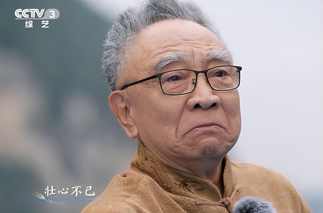 央视端午晚会,毛晓彤团扇一摇陶醉月亮,78岁鲍国安三峡朗诵绝了-2023年央视端午晚会男女对唱视频