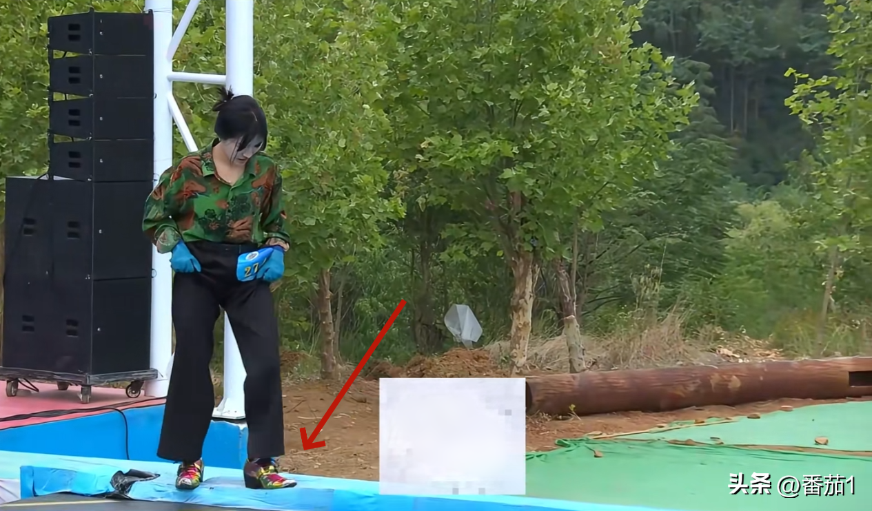 三只羊网红挑战快乐向前冲,小黄穿切尔西落水,李kk暴露真实颜值-三只羊网络是谁的公司