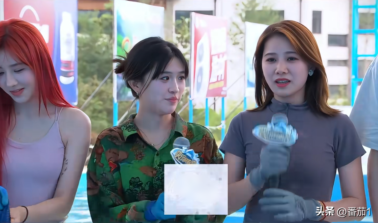 三只羊网红挑战快乐向前冲,小黄穿切尔西落水,李kk暴露真实颜值-三只羊网络是谁的公司