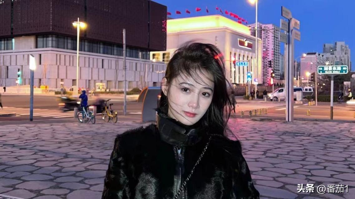 三只羊网红挑战快乐向前冲,小黄穿切尔西落水,李kk暴露真实颜值-三只羊网络是谁的公司