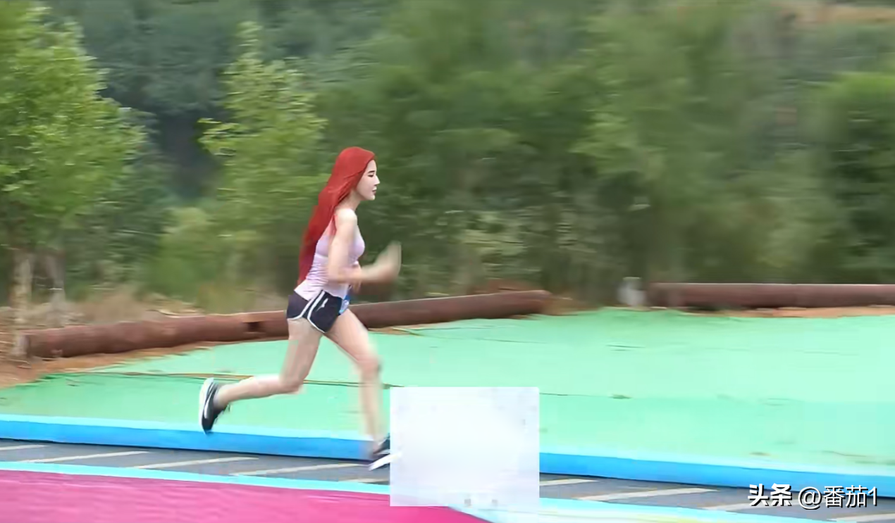 三只羊网红挑战快乐向前冲,小黄穿切尔西落水,李kk暴露真实颜值-三只羊网络是谁的公司