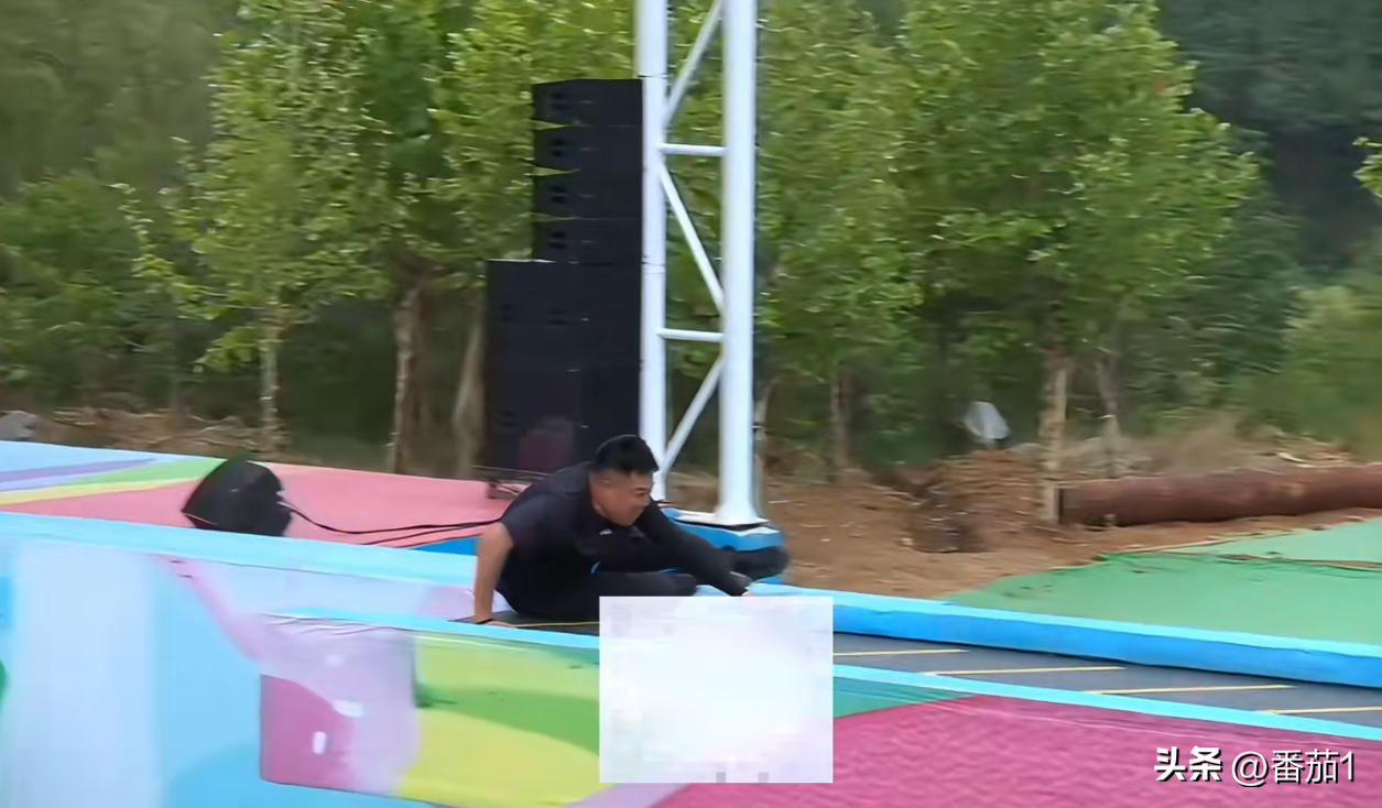 三只羊网红挑战快乐向前冲,小黄穿切尔西落水,李kk暴露真实颜值-三只羊网络是谁的公司