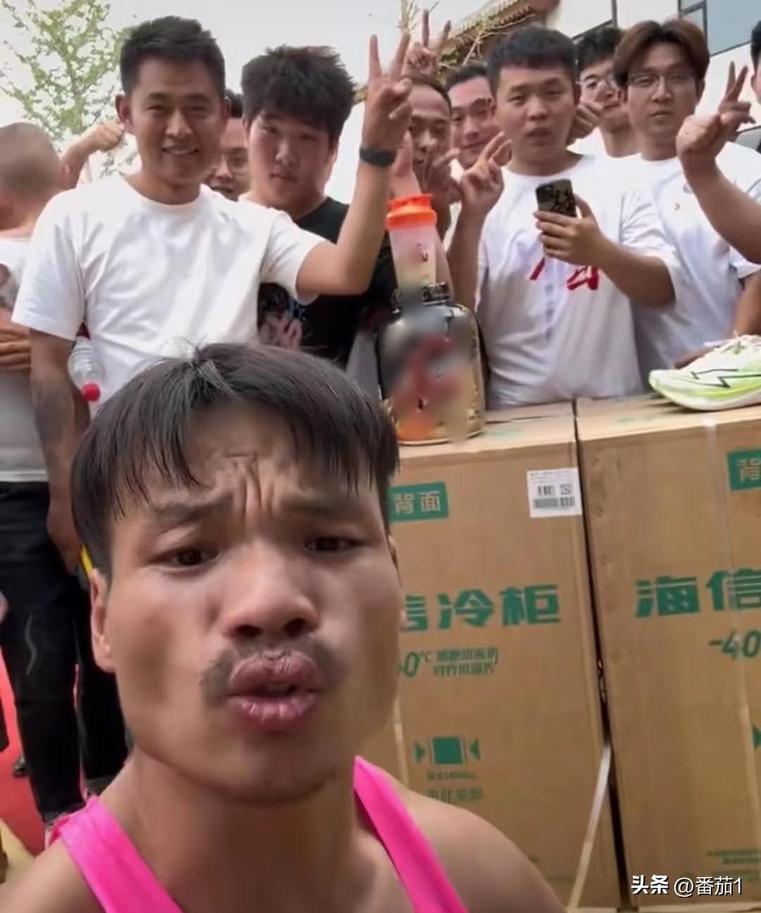 三只羊网红挑战快乐向前冲,小黄穿切尔西落水,李kk暴露真实颜值-三只羊网络是谁的公司