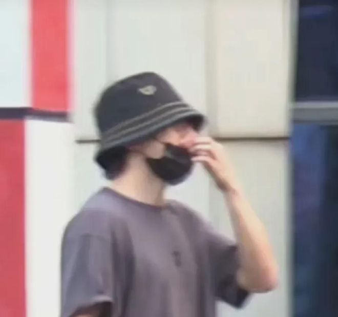 张杰带孩子游玩被偶遇-张杰有儿女吗知乎