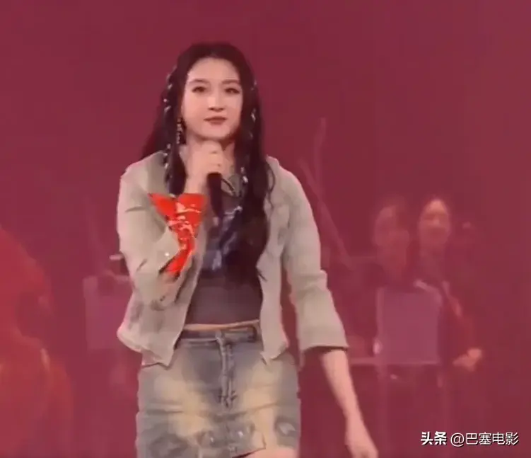 端午歌会:关晓彤变大胖丫头,孙楠高音震全场,李宇春A爆了-关晓彤 吃饭