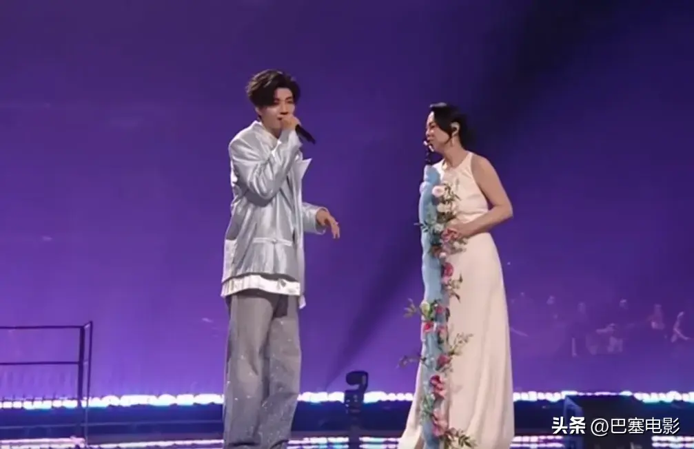 端午歌会:关晓彤变大胖丫头,孙楠高音震全场,李宇春A爆了-关晓彤 吃饭