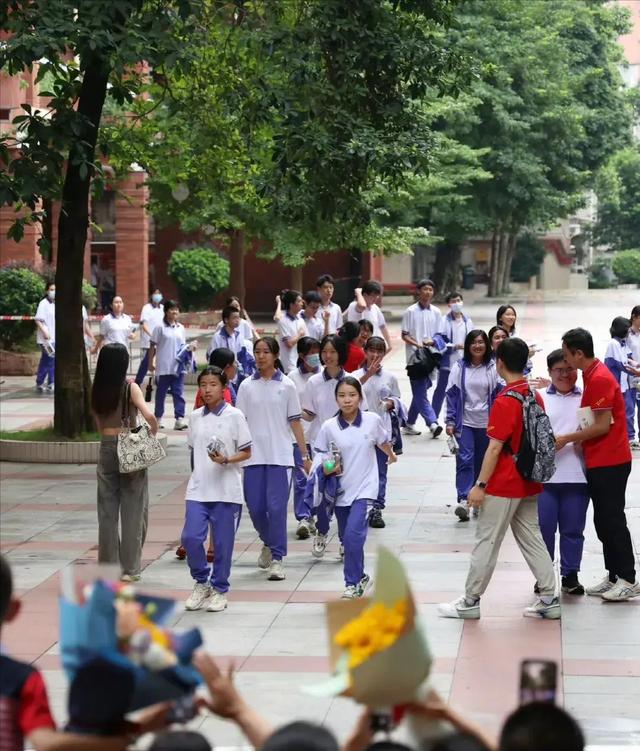 太牛X了!高考47年裸分最高者是谁:孙浩宁734分夺近代状元-高考裸分是多少