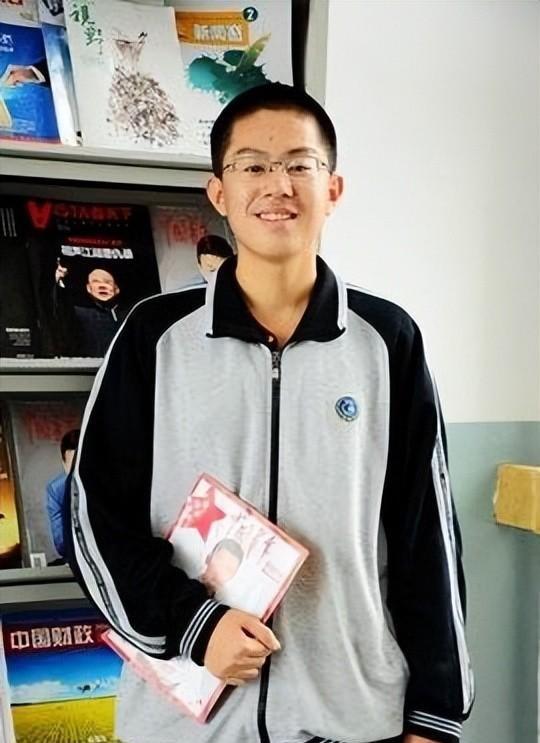 太牛X了!高考47年裸分最高者是谁:孙浩宁734分夺近代状元-高考裸分是多少