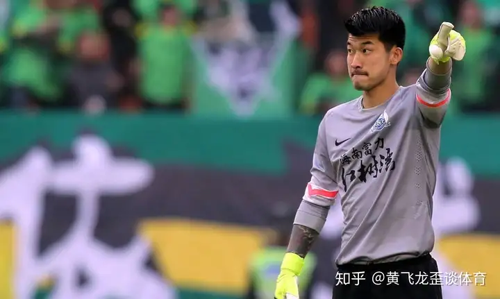 如何评价国足门将颜骏凌?-颜骏凌背向郜林点球