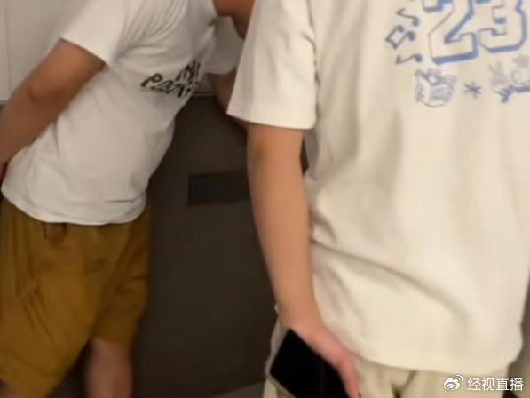 女子称退租遭遇房东“组团定损”,房东:房屋确有损坏,没说不退押金-租客与房东纠纷警察管吗