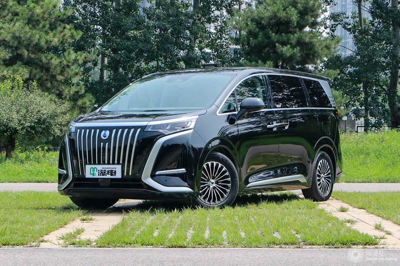 腾势汽车登陆香港 腾势D9意向售价66.8万港币起-腾势汽车属于什么品牌