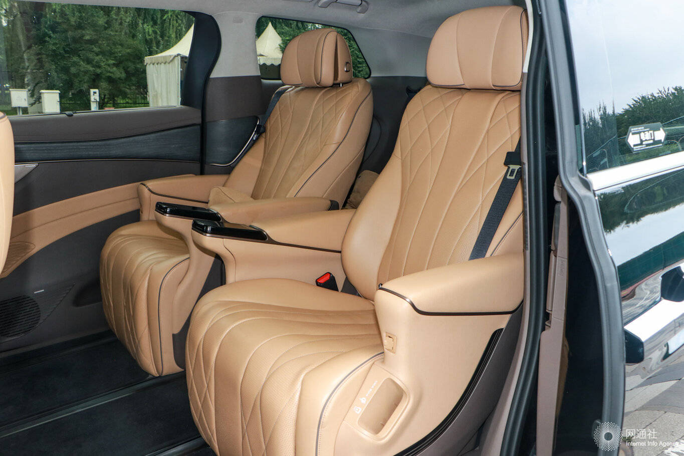 腾势汽车登陆香港 腾势D9意向售价66.8万港币起-腾势汽车属于什么品牌