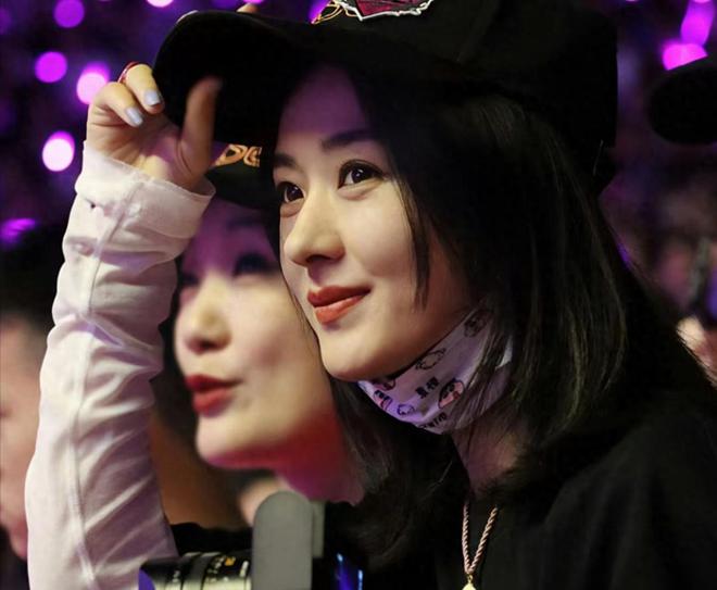 赵丽颖空降广州为张碧晨庆生,去看演唱会,好甜好美,友谊长存-张碧晨是赵丽颖的粉丝