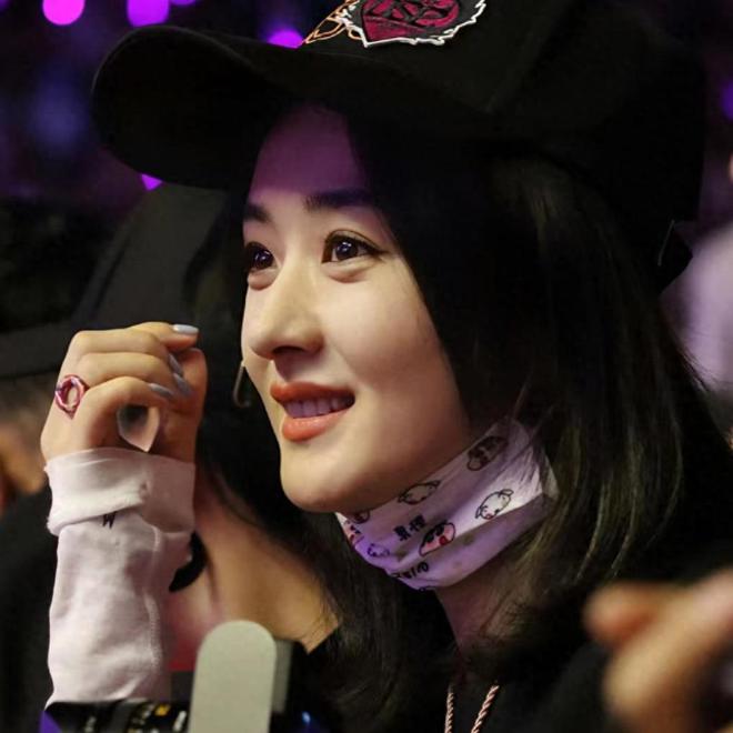 赵丽颖空降广州为张碧晨庆生,去看演唱会,好甜好美,友谊长存-张碧晨是赵丽颖的粉丝