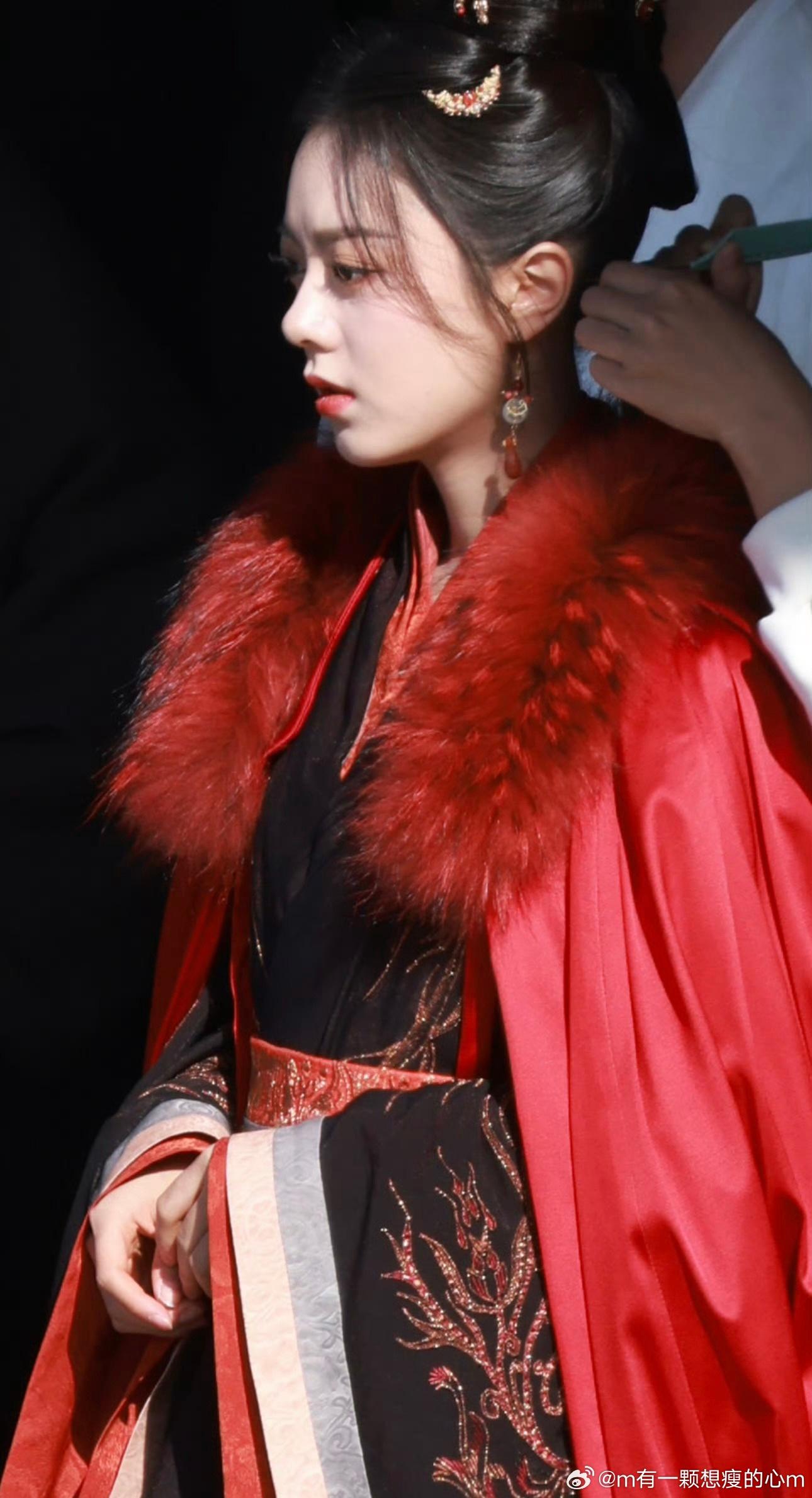 OMG!赵今麦张凌赫大红婚服超甜美《度华年》网友:磕CP真上头!-赵今麦演