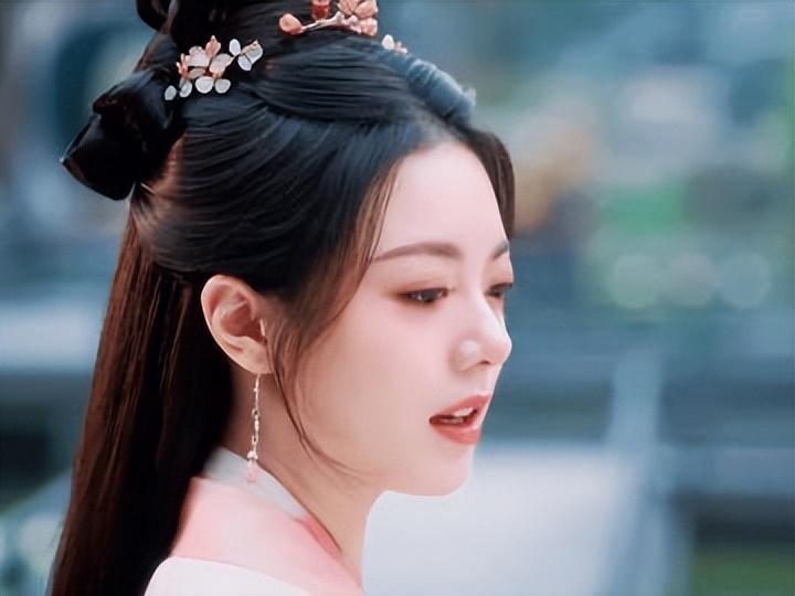 OMG!赵今麦张凌赫大红婚服超甜美《度华年》网友:磕CP真上头!-赵今麦演