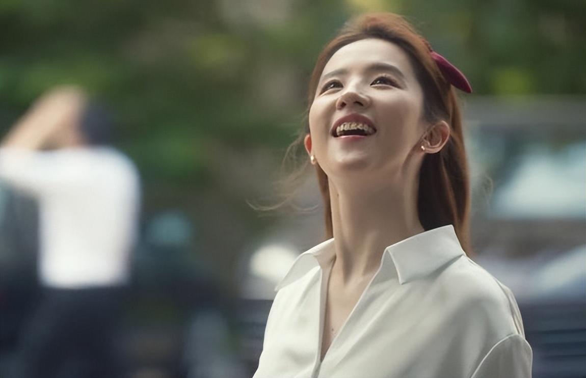 玫瑰原型比刘亦菲更美,被算命大师当众羞辱,60岁凭直播口碑逆袭-玫瑰真实的样子图片