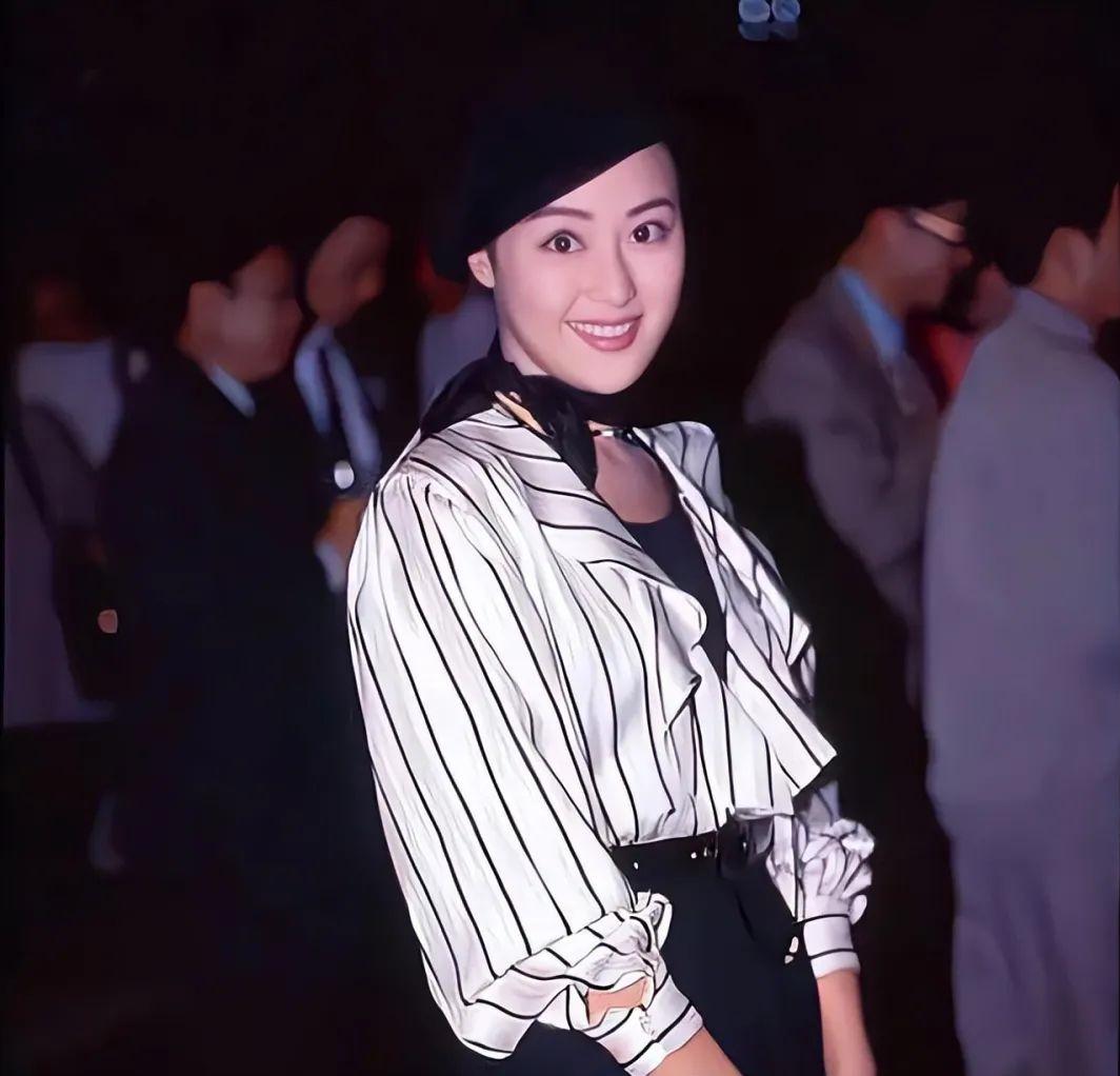 玫瑰原型比刘亦菲更美,被算命大师当众羞辱,60岁凭直播口碑逆袭-玫瑰真实的样子图片