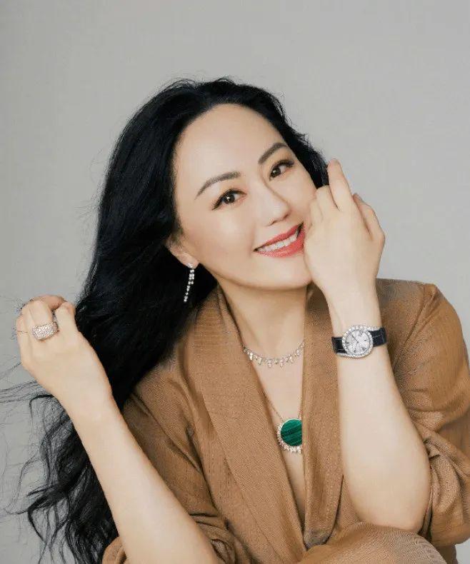 玫瑰原型比刘亦菲更美,被算命大师当众羞辱,60岁凭直播口碑逆袭-玫瑰真实的样子图片