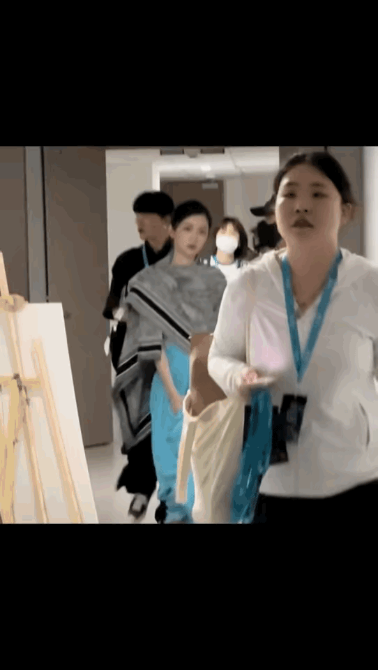 周也耍大牌风波升级:央视电影频道再放证据,这次真踢到钢板了-周也参加的节目