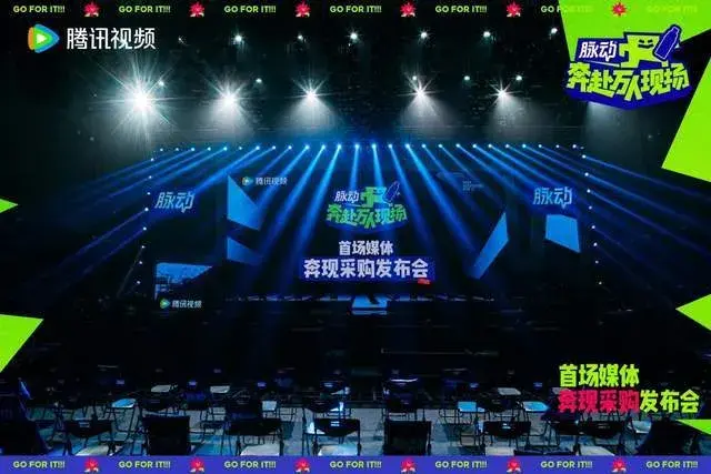 薛之谦梁龙亮相《奔赴!万人现场》,携手Live音乐人共赴音乐盛宴-薛之谦唱的粤语歌