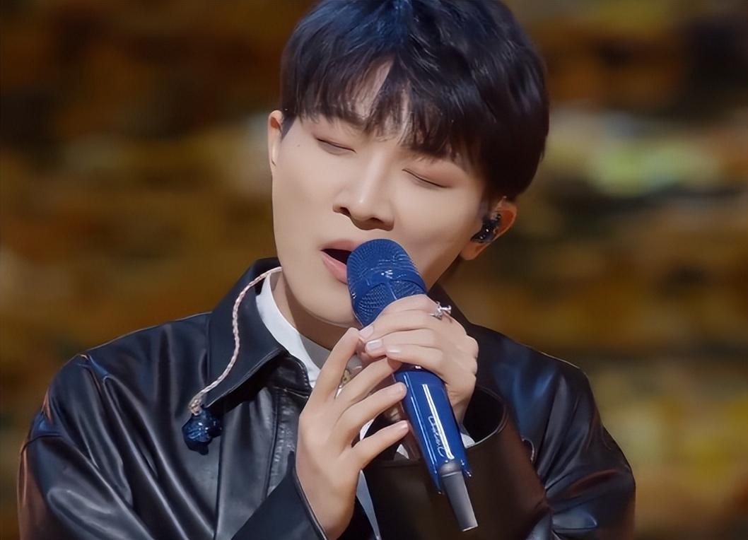 周深演唱会回应孙楠翻唱《人是》,真实人品藏不住了!-孙楠对周深的评价