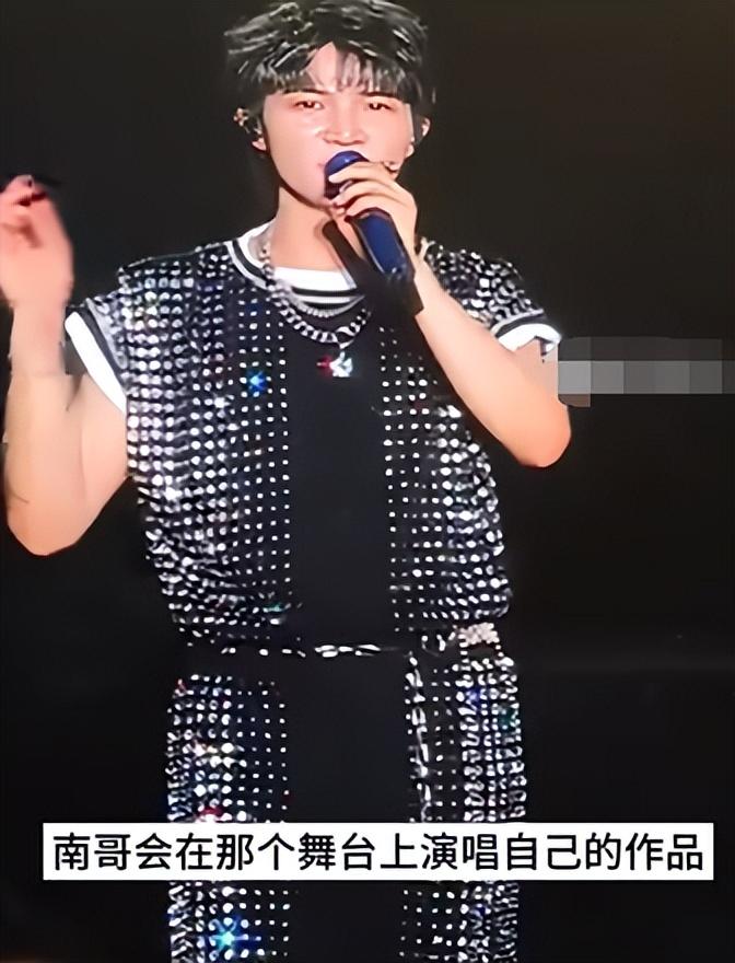 周深演唱会回应孙楠翻唱《人是》,真实人品藏不住了!-孙楠对周深的评价