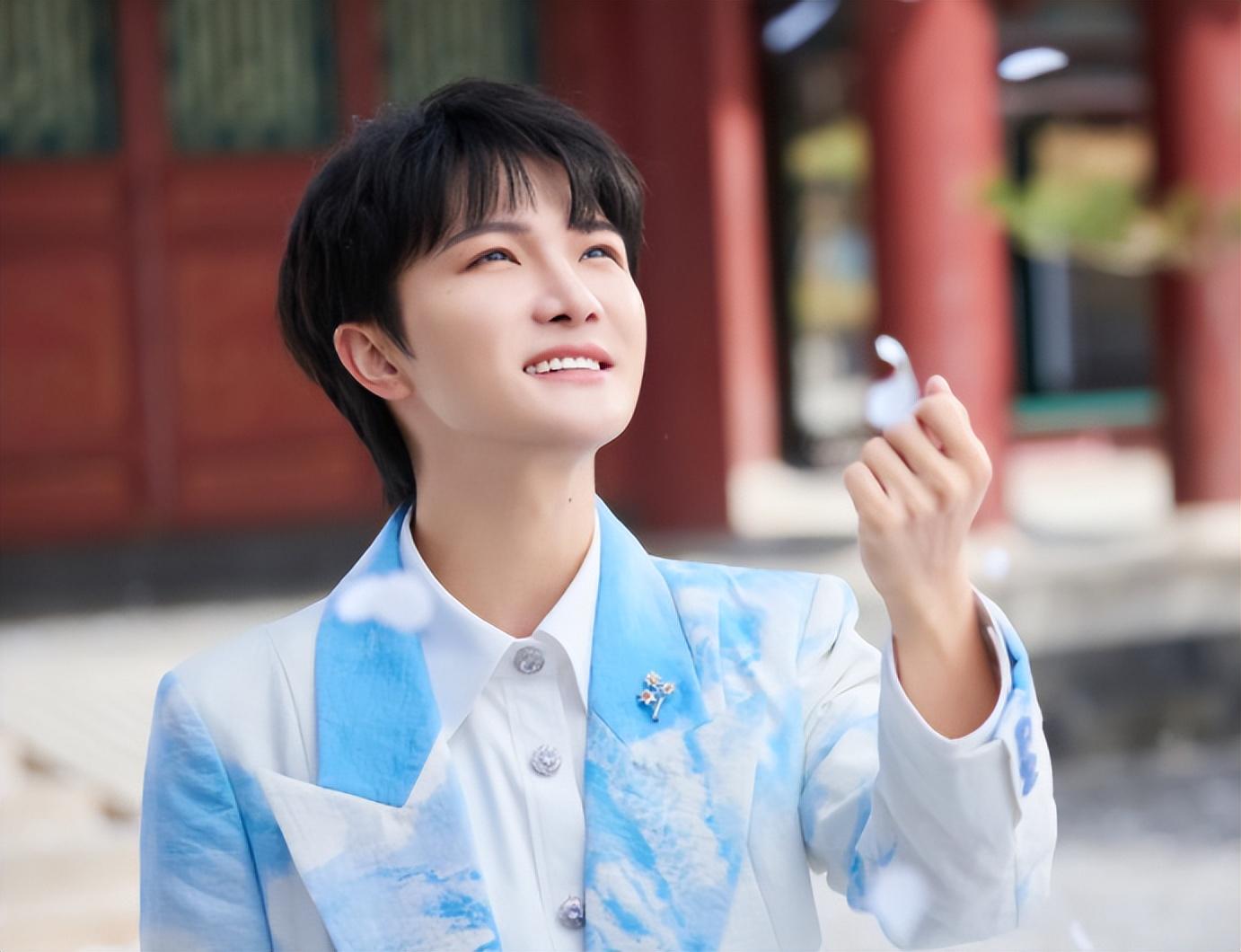 周深演唱会回应孙楠翻唱《人是》,真实人品藏不住了!-孙楠对周深的评价