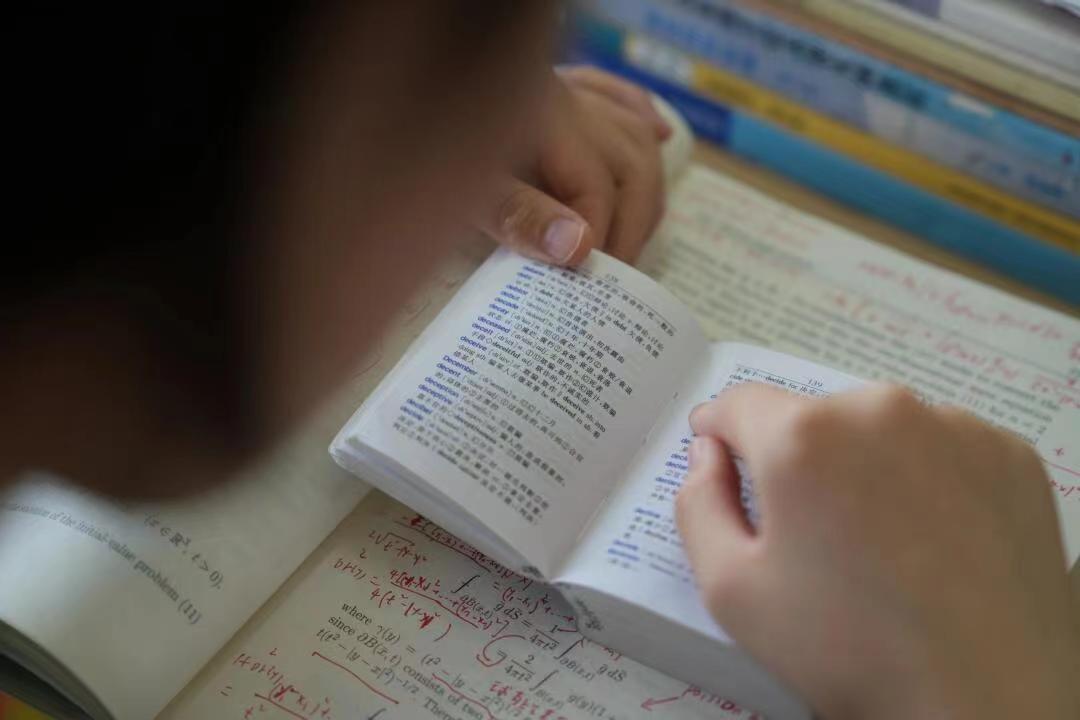 爆料!老师怒怼姜萍:我的实力你永远无法超越!-官方回应老师发飙