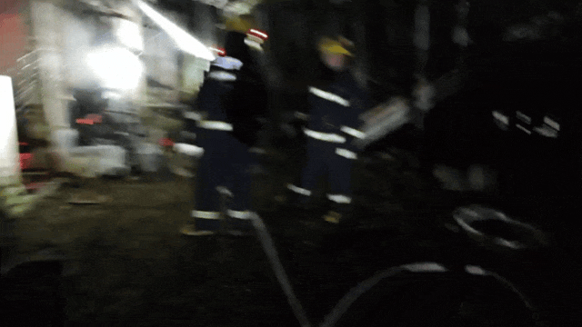 邵阳一民房发生火灾,现场火势....-邵阳一民房发生火灾,现场火势很大