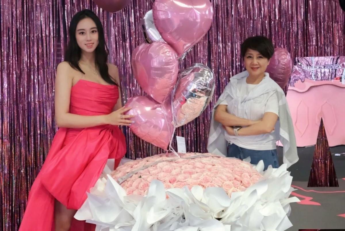 奚梦瑶携儿女为何超欣庆生,姑嫂合照好开心,5岁何广燊长高许多-奚梦瑶未婚先孕?四太回应称何猷君很神秘